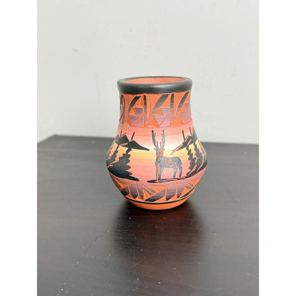 Red Earth Pottery Artist Signed Navajo Native American Hand Painted Vase 4.5